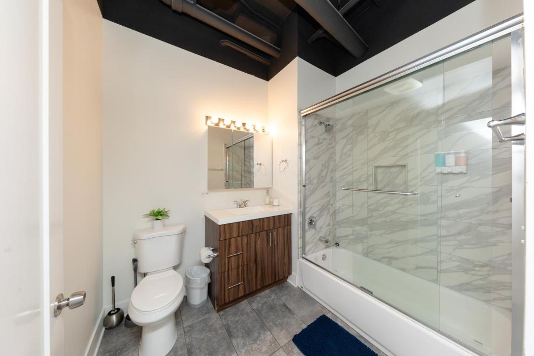Photo of Bathroom in Near South Side