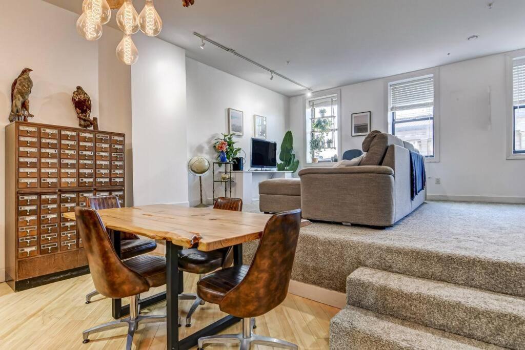 Photo of Livingroom in Downtown Springfield