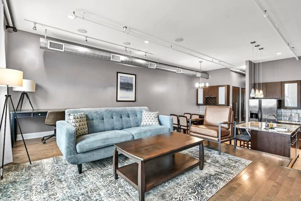 Photo of Livingroom in Downtown Springfield