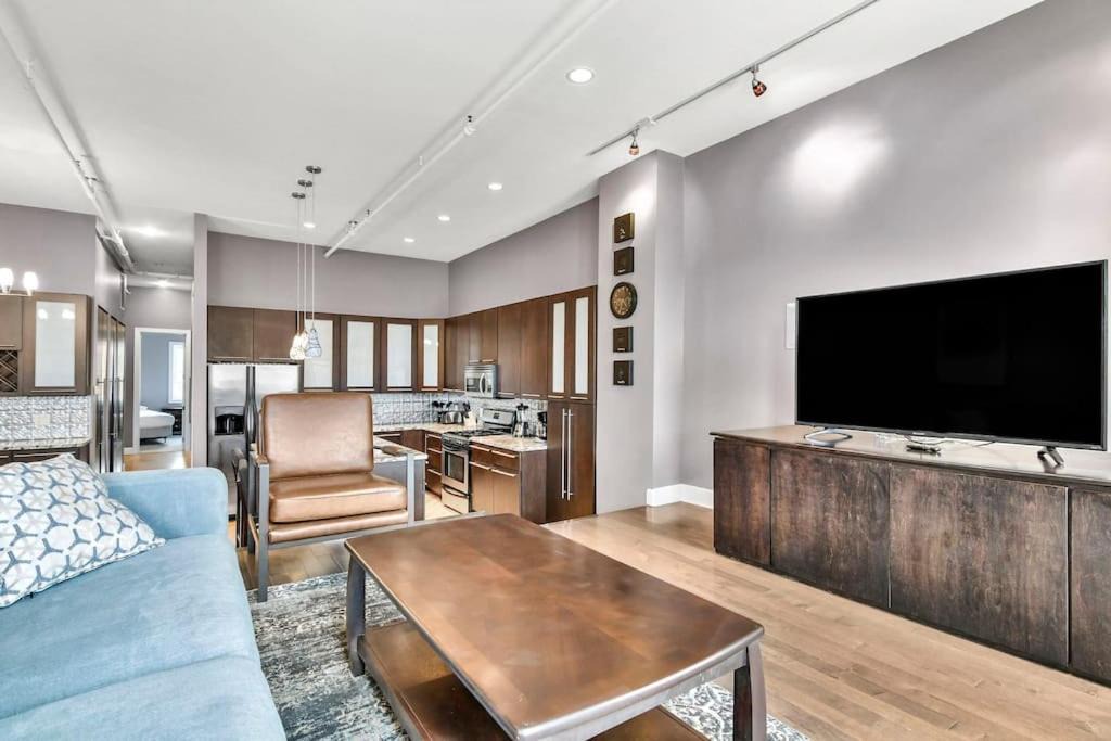 Photo of Livingroom in Downtown Springfield