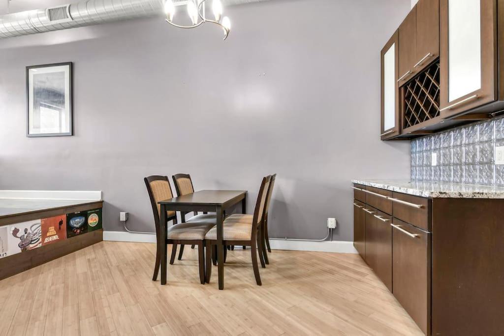 Photo of Livingroom in Downtown Springfield
