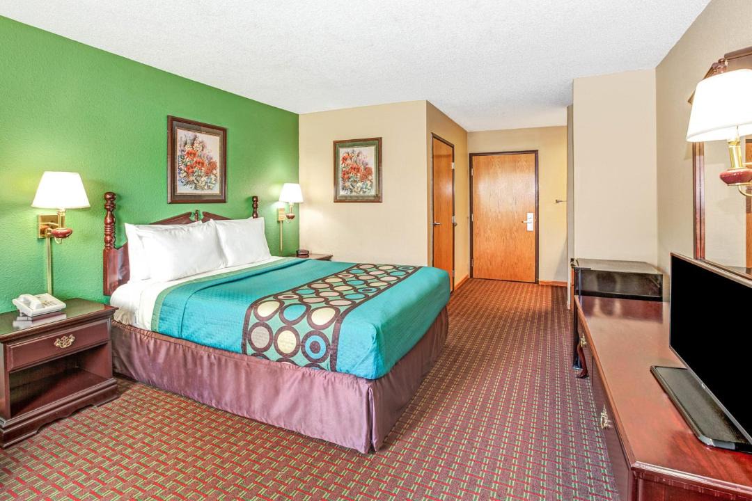 Photo of Bedroom in McHenry