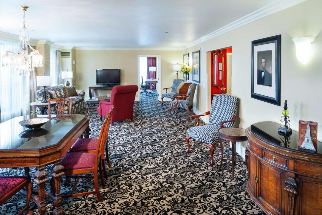 Photo of Livingroom in Downtown Springfield
