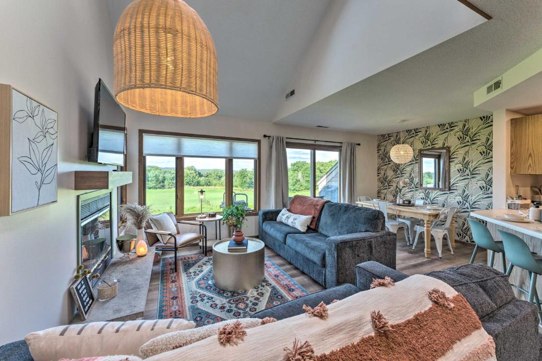 Photo of Livingroom in The Galena Territory