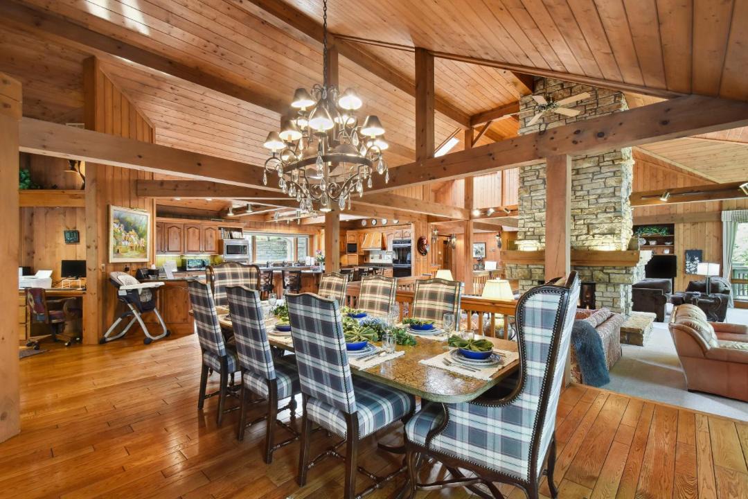 Photo of Livingroom in The Galena Territory