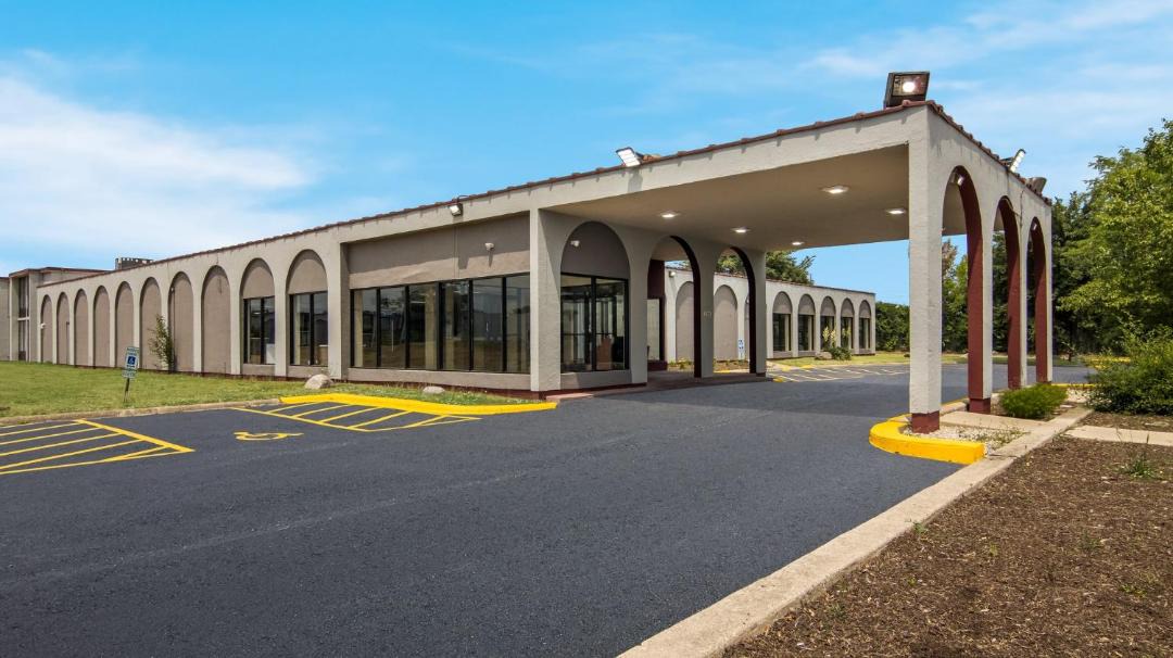 Photo of Buildings in North Aurora