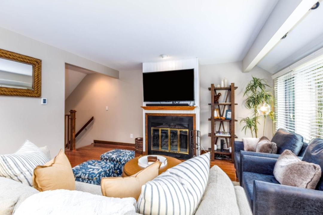 Photo of Livingroom in The Galena Territory