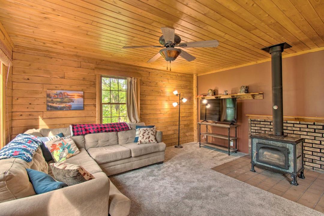 Photo of Livingroom in Camp Grove