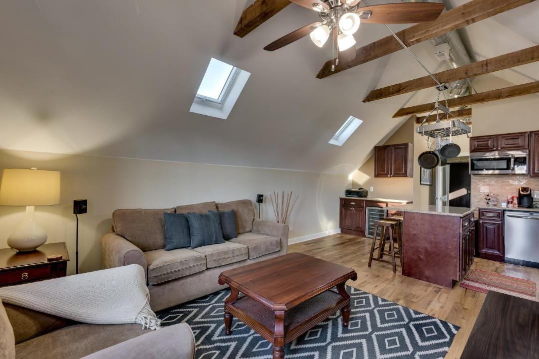 Photo of Livingroom in West Bucktown
