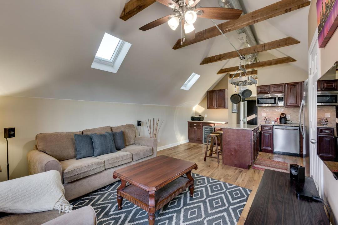 Photo of Livingroom in West Bucktown