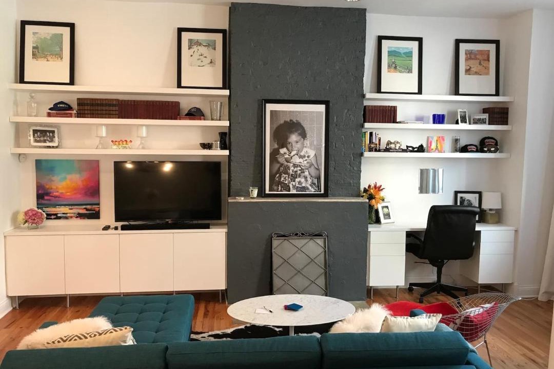Photo of Livingroom in Old Town Triangle