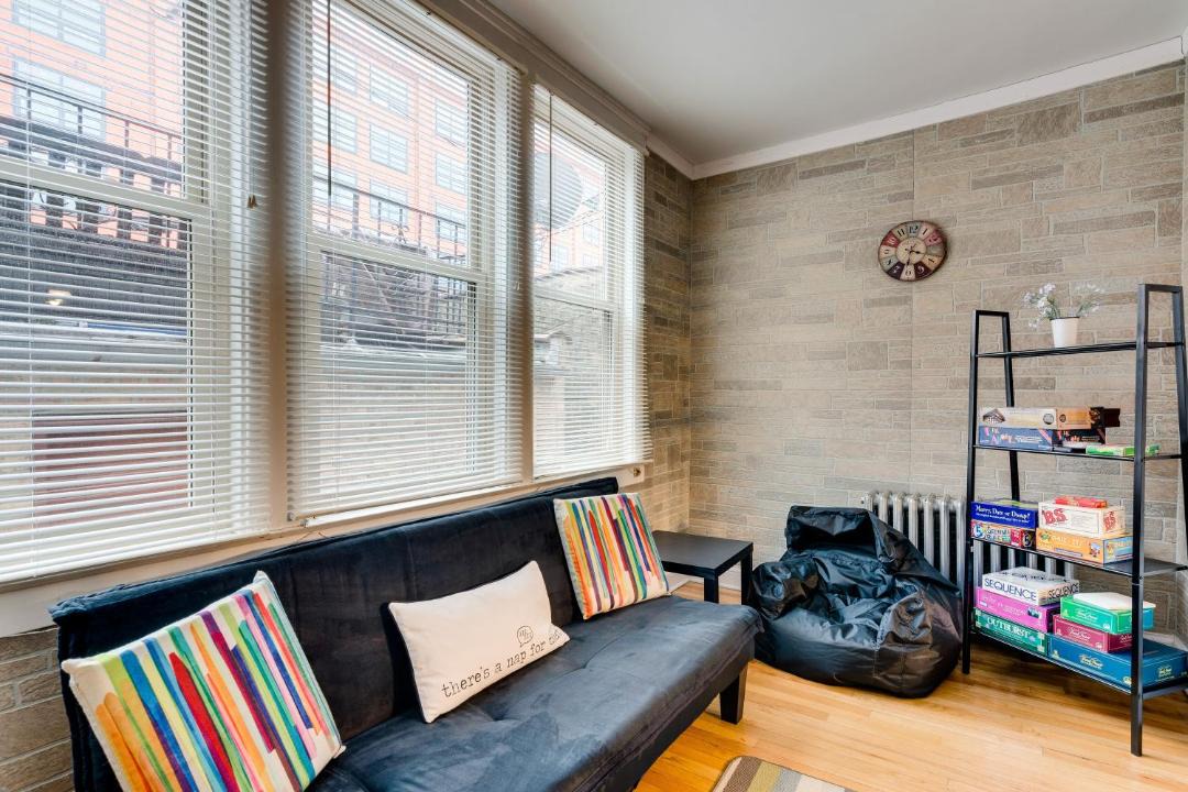 Photo of Livingroom in Rogers Park