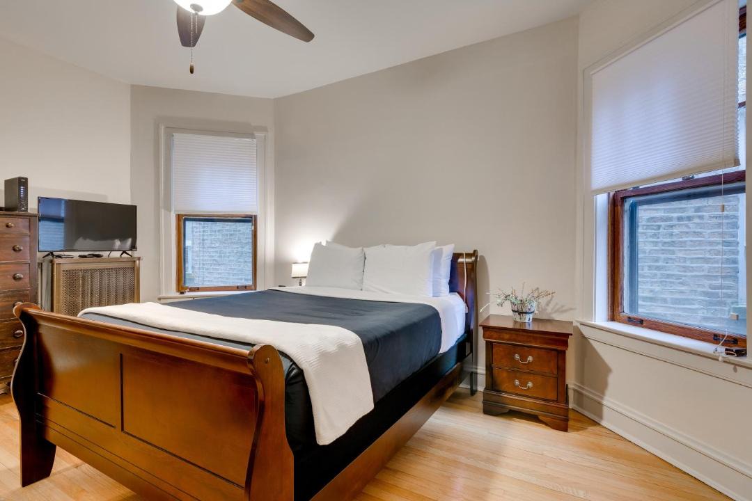 Photo of Bedroom in Rogers Park