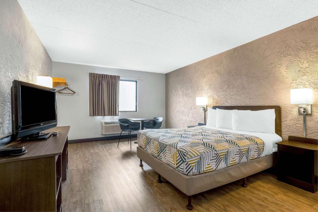 Photo of Bedroom in Elk Grove Village