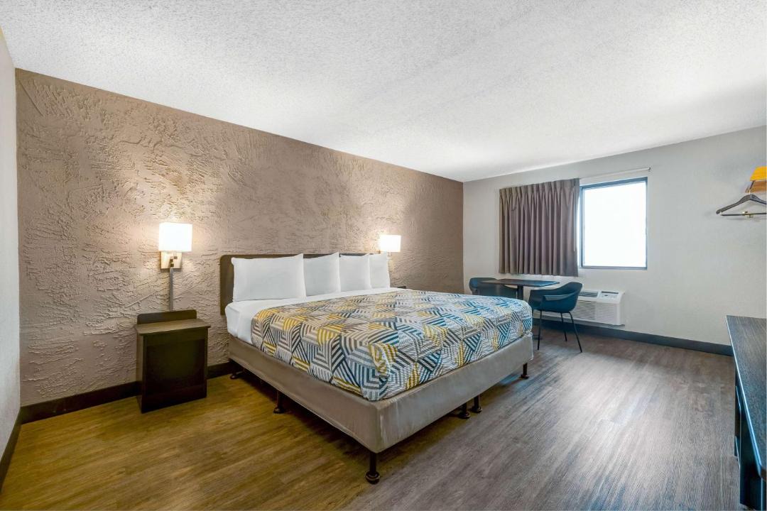Photo of Bedroom in Elk Grove Village
