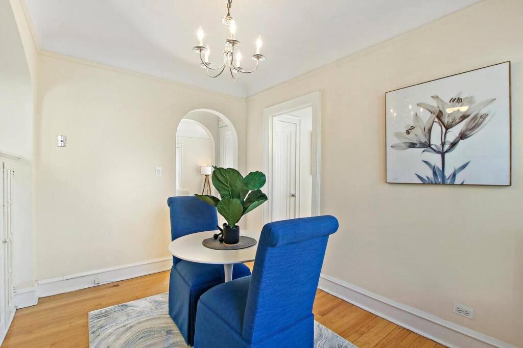 Photo of Livingroom in Skokie