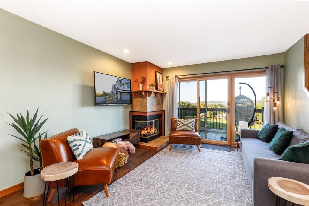 Photo of Livingroom in The Galena Territory