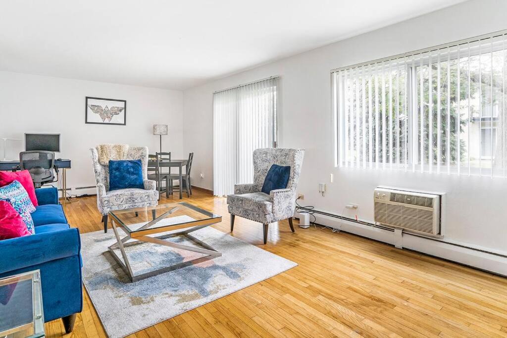 Photo of Livingroom in Des Plaines