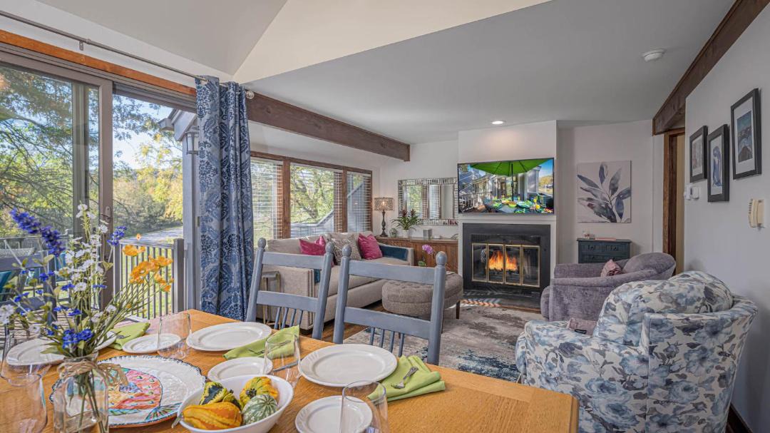 Photo of Livingroom in The Galena Territory