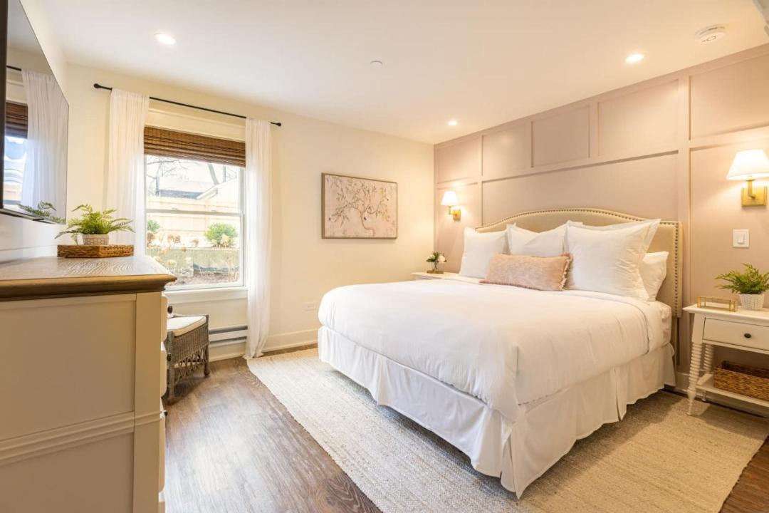 Photo of Bedroom in West Dundee