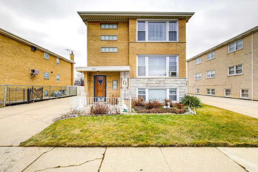Photo of Buildings in Oak Lawn