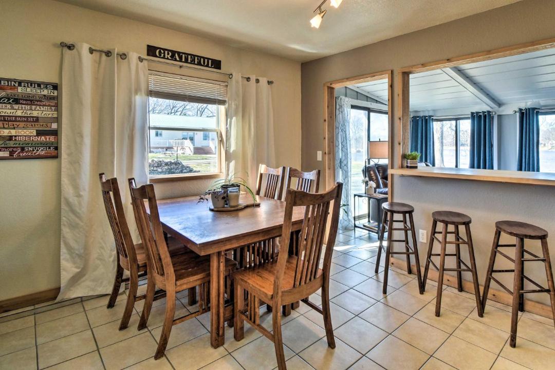Photo of Livingroom in Dixon