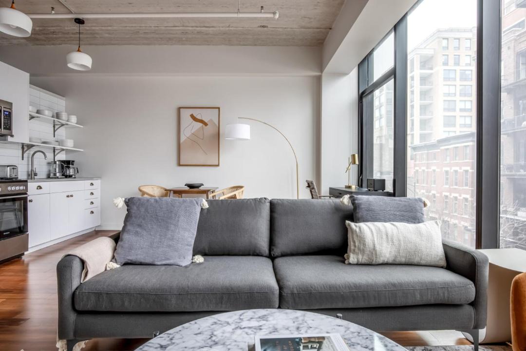 Photo of Livingroom in Near North Side