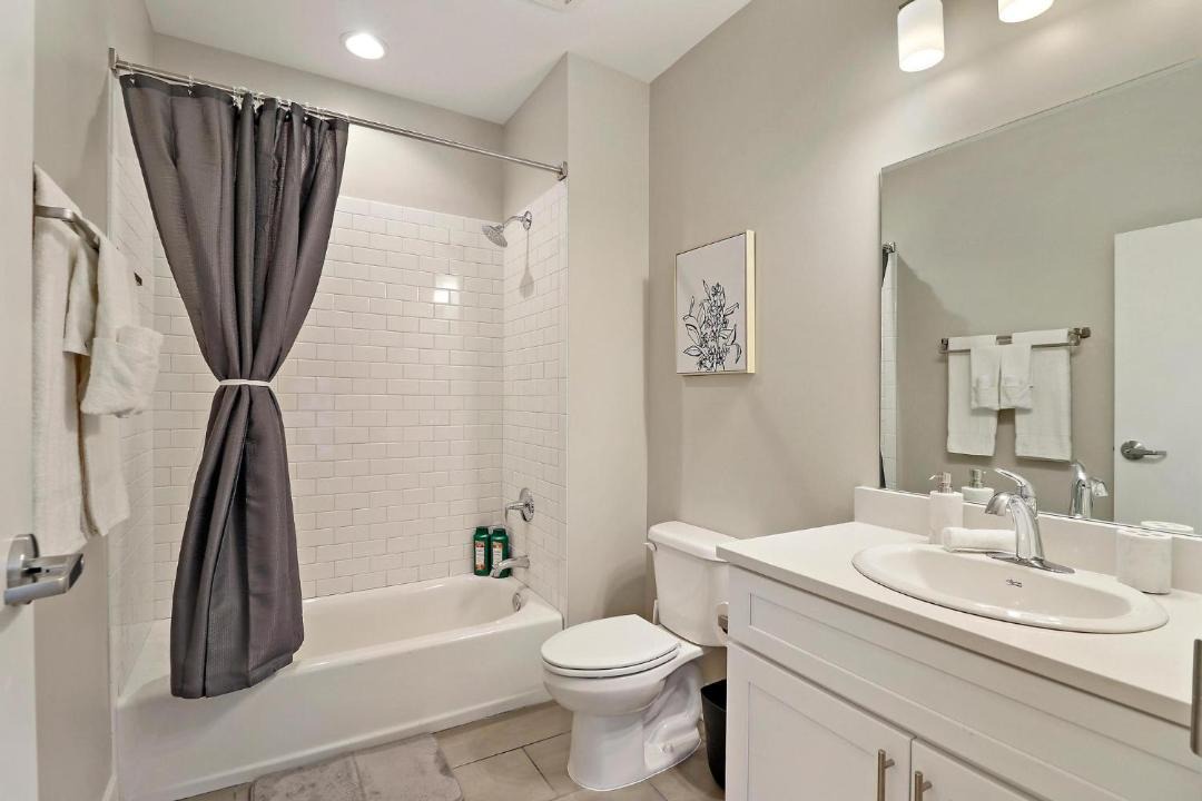 Photo of Bathroom in Lake View East