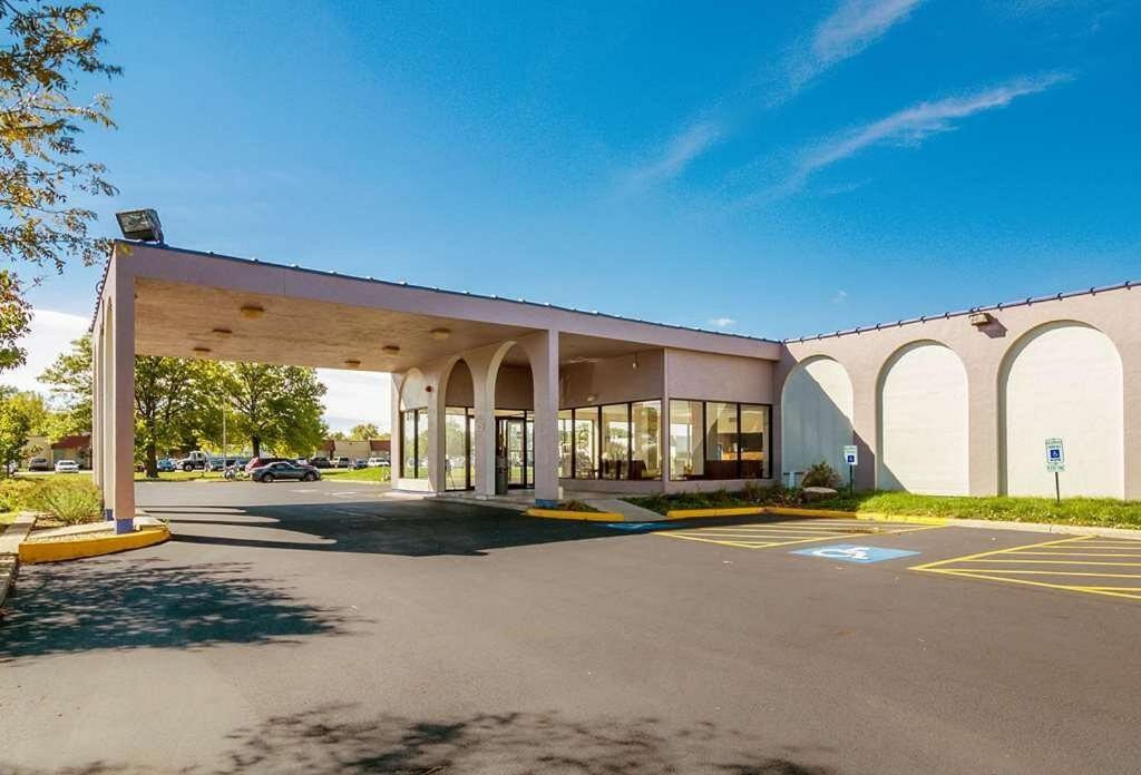 Photo of Buildings in North Aurora