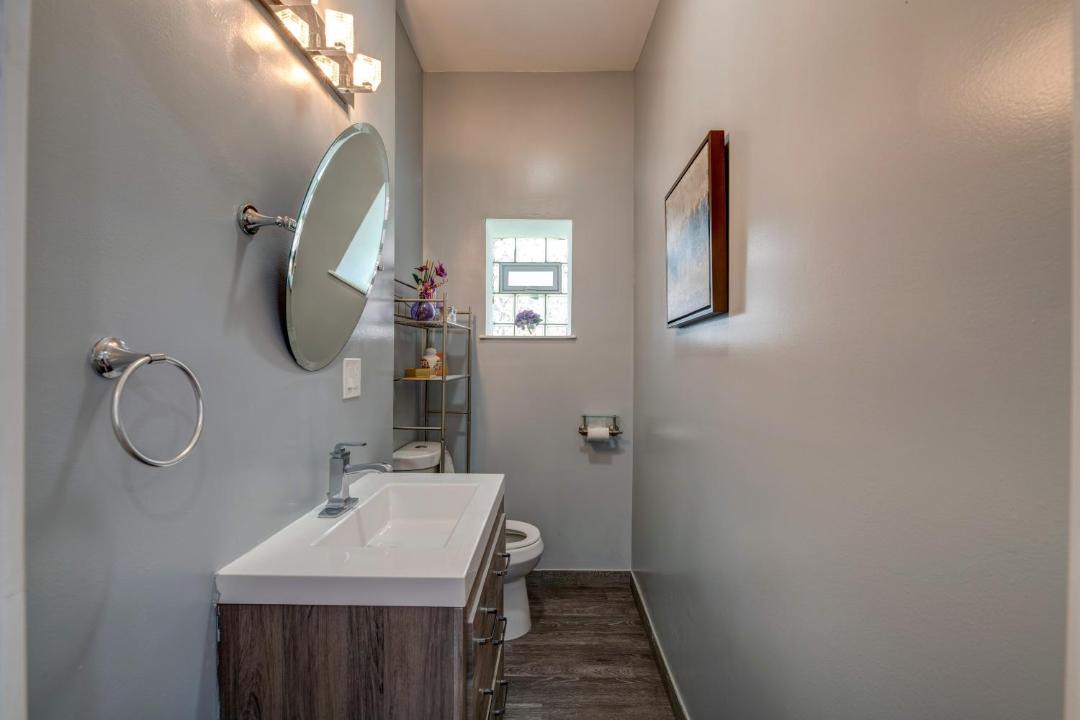 Photo of Bathroom in North Lawndale