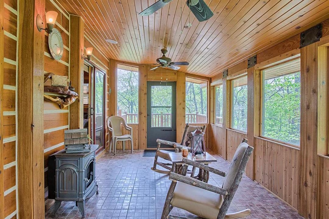 Photo of Livingroom in Mahomet