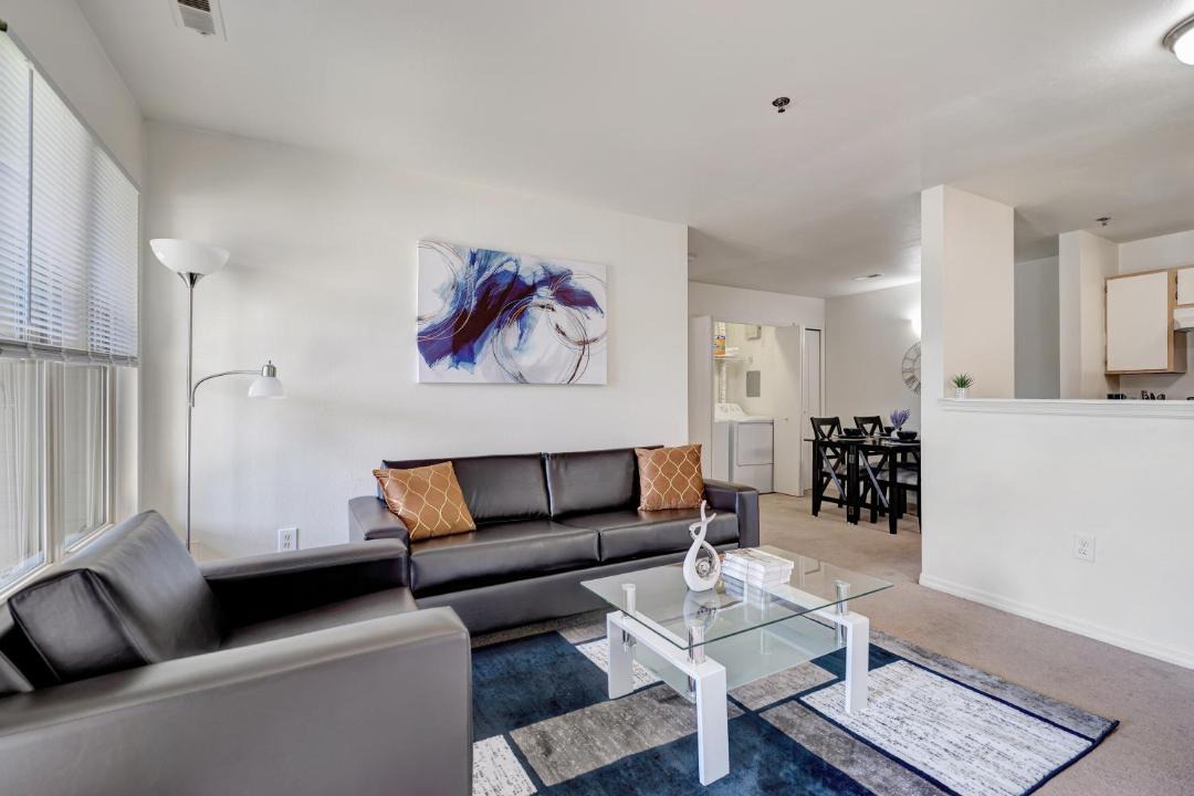 Photo of Livingroom in Champaign