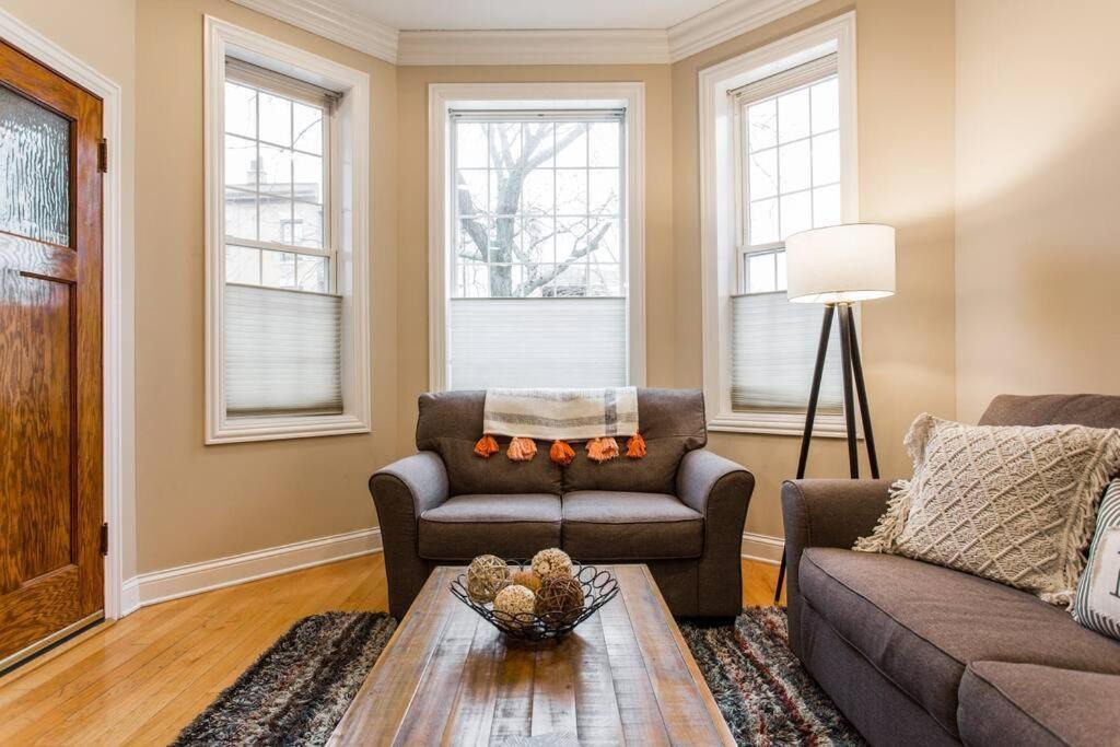 Photo of Livingroom in Wrigleyville