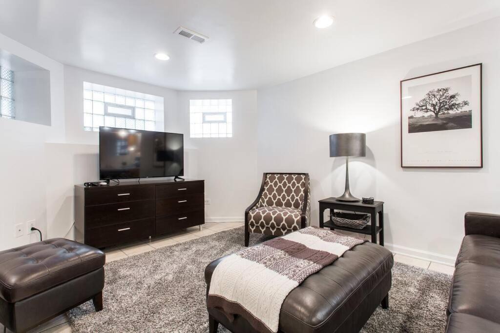 Photo of Livingroom in Wrigleyville