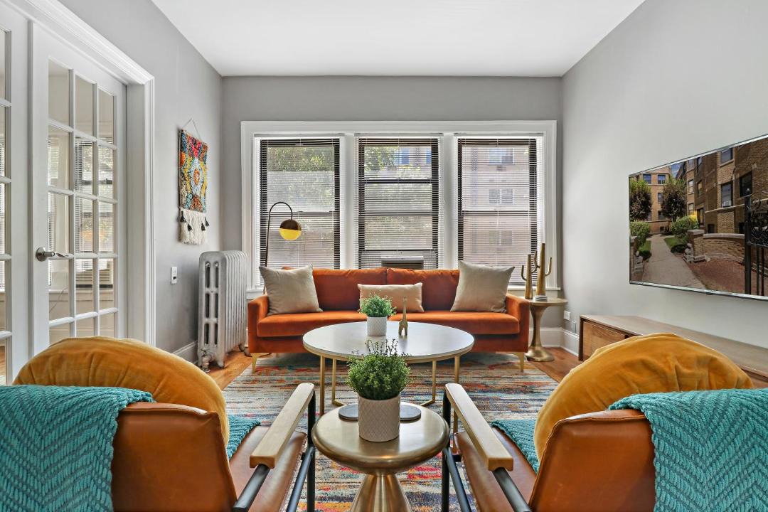 Photo of Livingroom in Lake View East