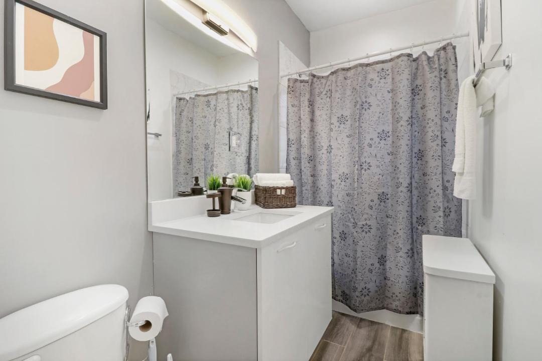Photo of Bathroom in Lake View East