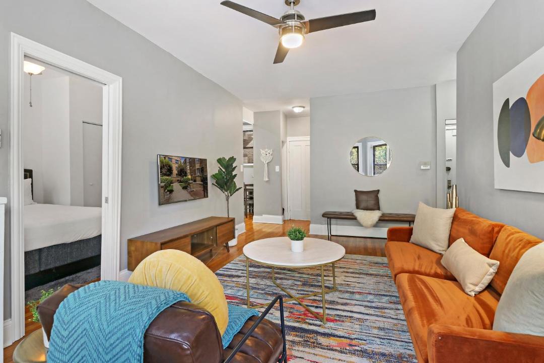 Photo of Livingroom in Lake View East