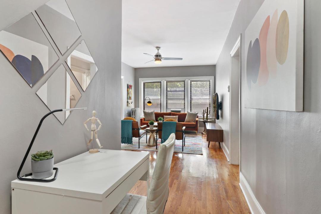 Photo of Livingroom in Lake View East