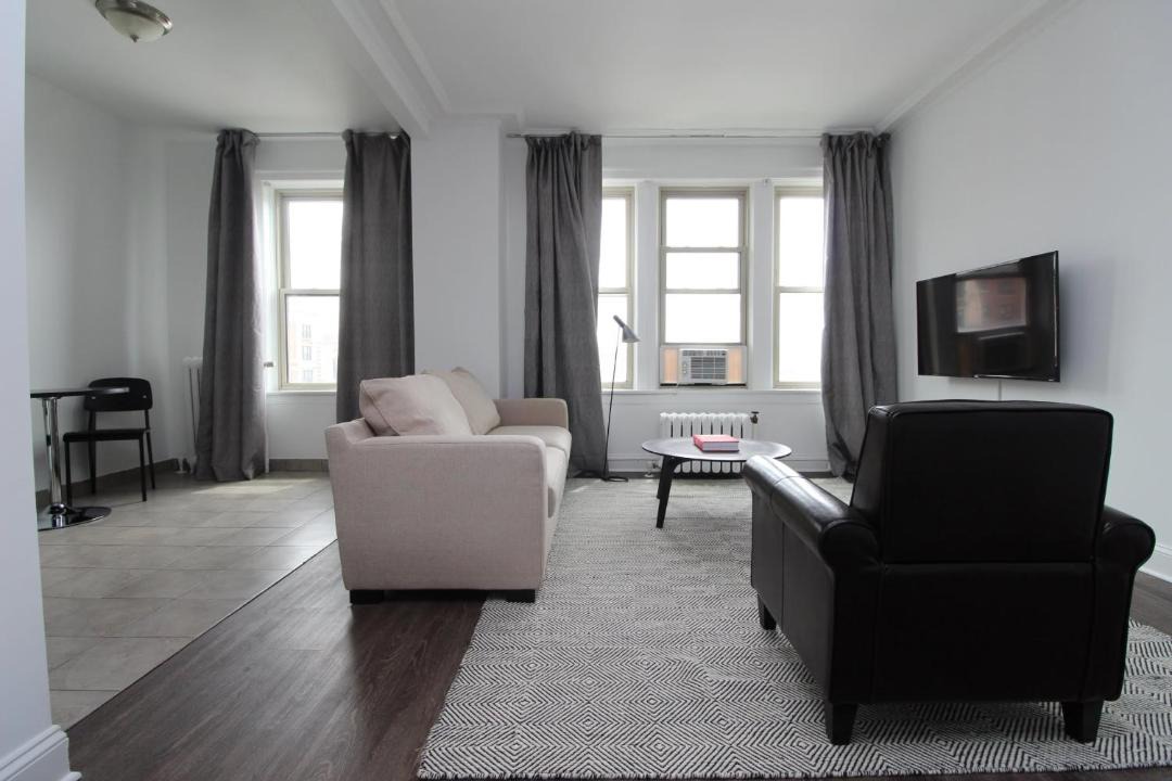 Photo of Livingroom in East Hyde Park