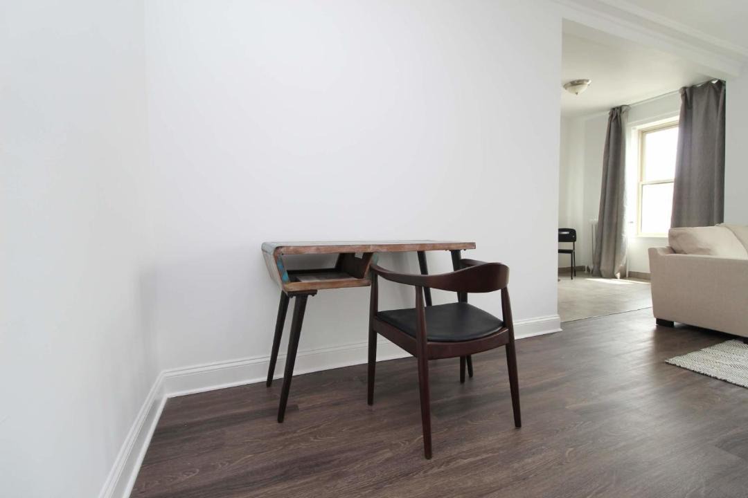 Photo of Livingroom in East Hyde Park