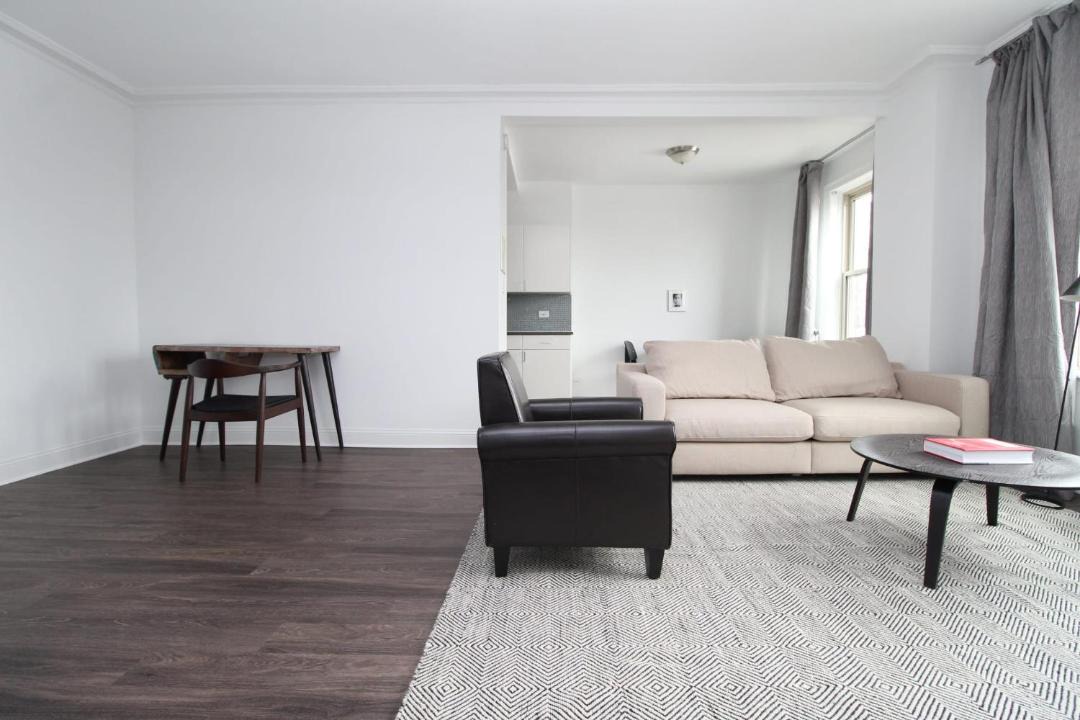 Photo of Livingroom in East Hyde Park