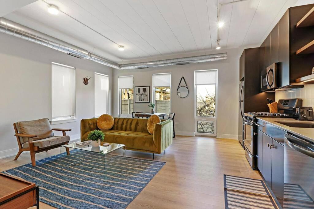 Photo of Livingroom in Lakeview