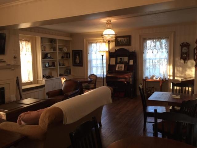 Photo of Livingroom in Nauvoo