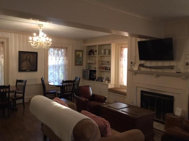 Photo of Livingroom in Nauvoo