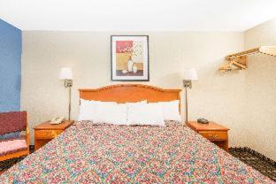 Photo of Bedroom in Effingham