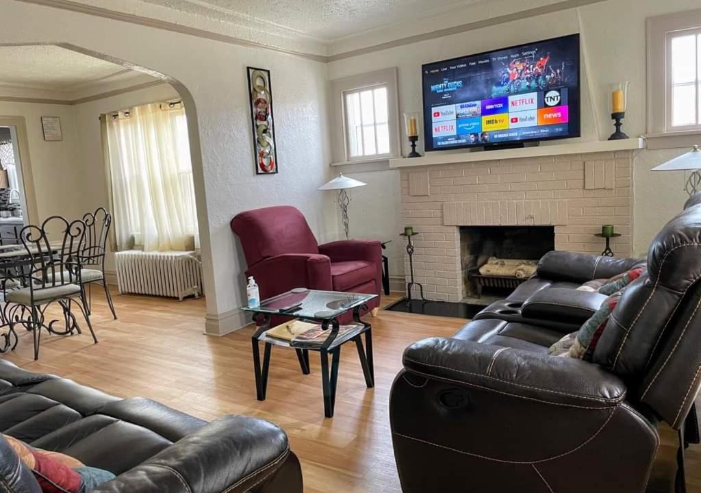 Photo of Livingroom in Waukegan