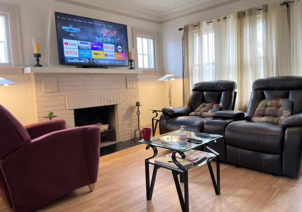 Photo of Livingroom in Waukegan
