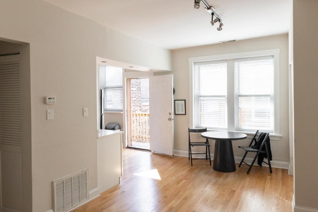 Photo of Livingroom in Roscoe Village