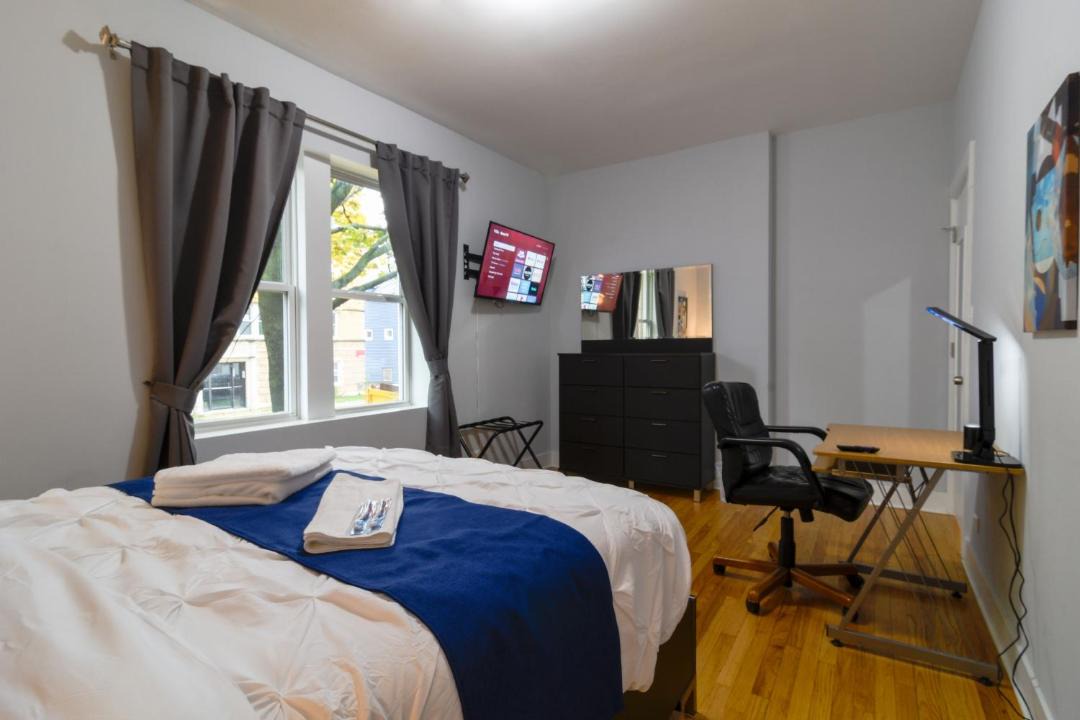 Photo of Bedroom in Irving Park