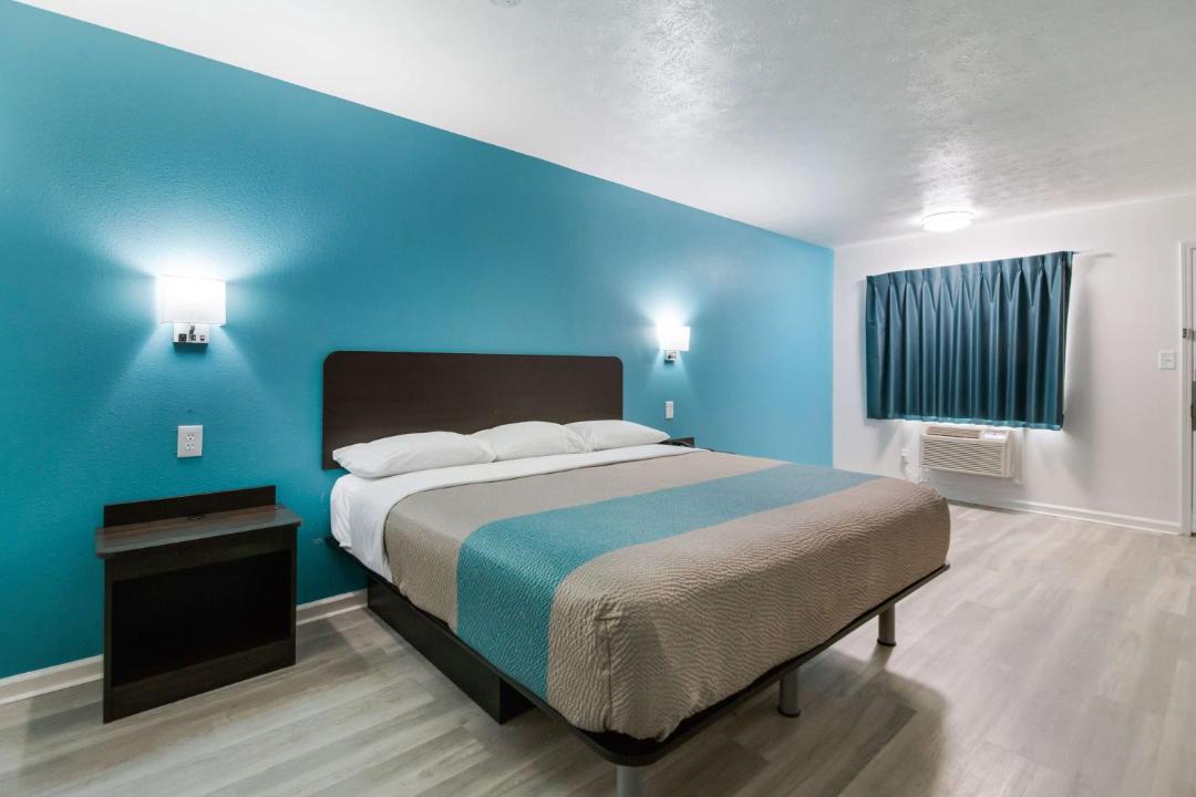 Photo of Bedroom in Metropolis